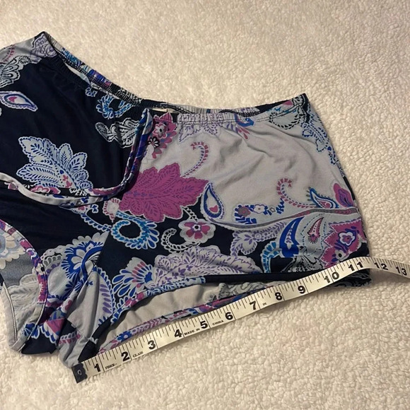 Youth beach shorts Mix and match bundle 3 or more $7 items and get them 3/$12 - Picture 5 of 10